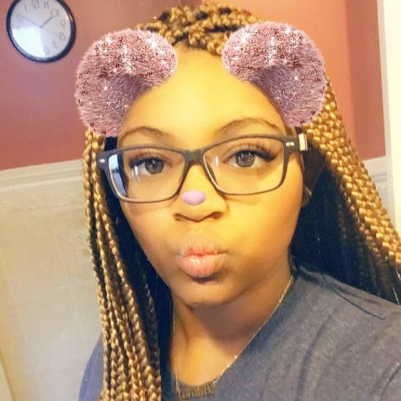 Meet your Posher, Britney - Picture 1 of 1